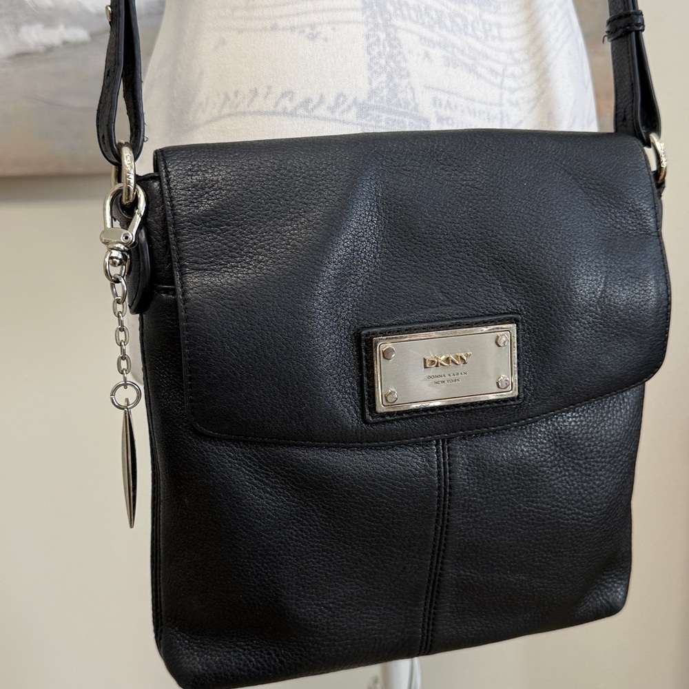🥳🥳2 PIECE DKNY Set Leather Crossbody Bag & Wallet with storage bag, Black - Picture 1 of 16